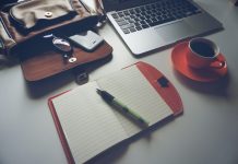 laptop-coffee-notebook-pen-glasses