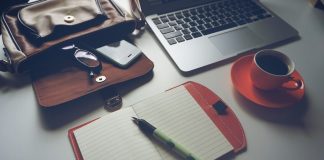 laptop-coffee-notebook-pen-glasses