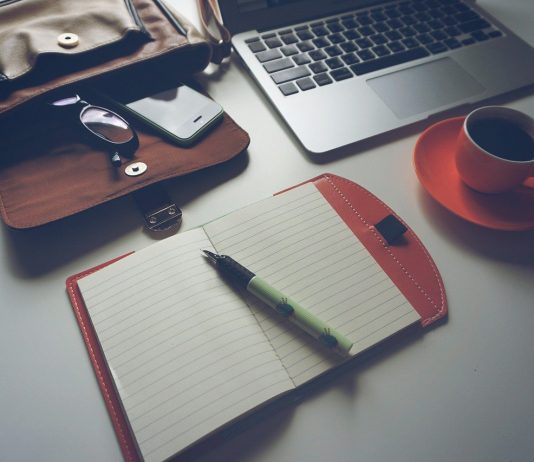 laptop-coffee-notebook-pen-glasses