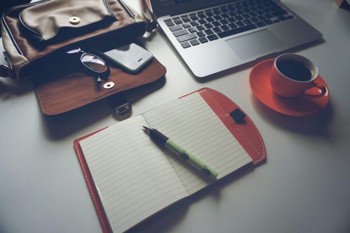 laptop-coffee-notebook-pen-glasses